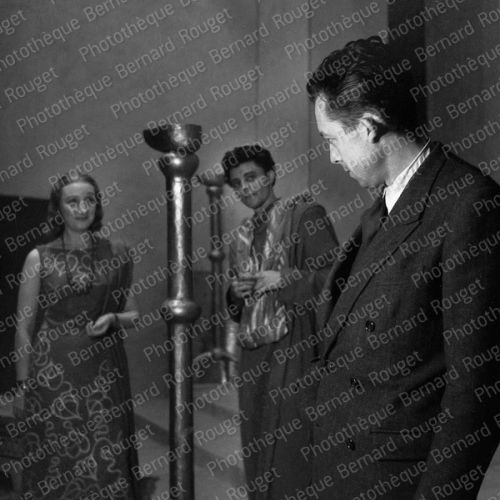Albert Camus au théâtre Hébertot pour Caligula, avec Gérard Philipe, et Margo Lion au Théâtre Jacques Hébertot
