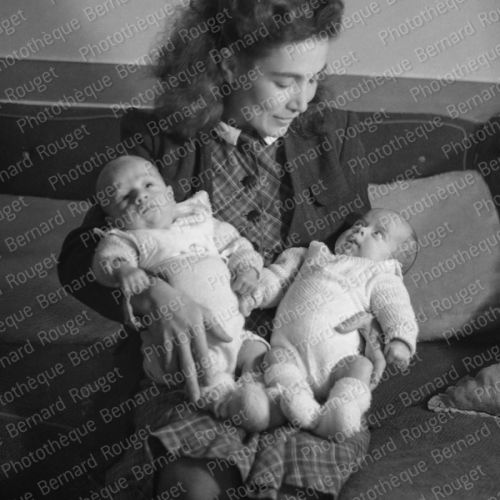 1945 Bougival, Francine Camus avec ses enfants jumeaux, Catherine et Jean